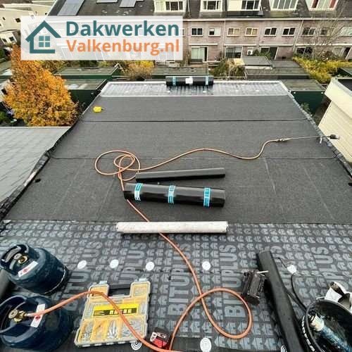 Plat dak Valkenburg opnieuw leggen